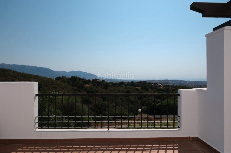 Foto c13a8b7b-4e31-41f4-a7f7-d07d39826651. Ático  en urb.la mairena con vistas abiertas y al mar 3dorm.parking privado. en Ojén