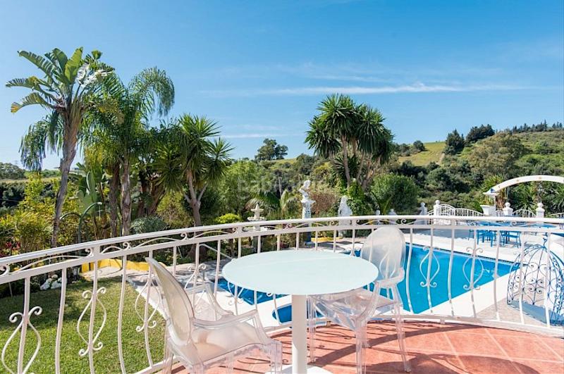 Foto 28c689c2-e412-4ad1-ae7b-27f82231ea2b. Xalet amb piscina a altos de Estepona Estepona