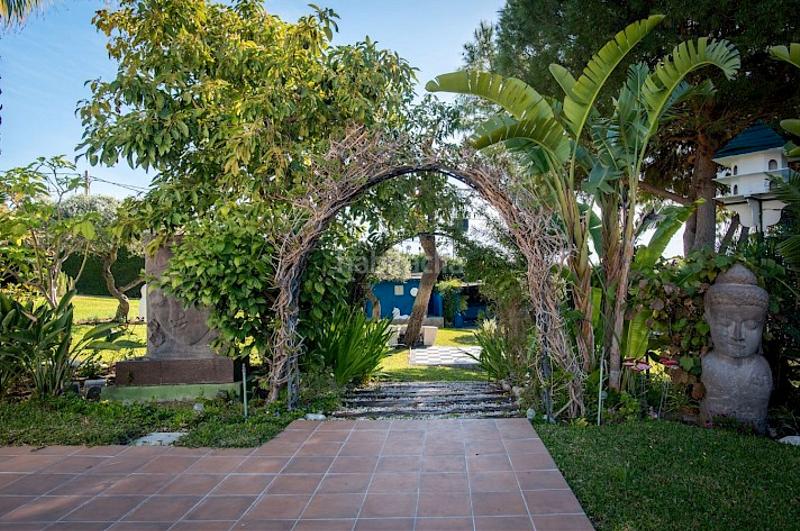 Foto 3e54ae32-fbc3-458e-96cc-8438fef10579. Xalet amb piscina a altos de Estepona Estepona