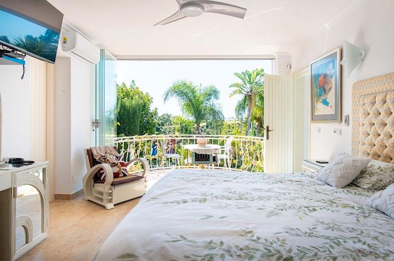 Foto d5208594-5433-4abc-80fa-cab36e9320bf. Xalet amb piscina a altos de Estepona Estepona