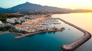 Apartament a Avenida de julio iglesias 4t. Puerto banús apart. de 2 dormitorios mas parking privado!!!