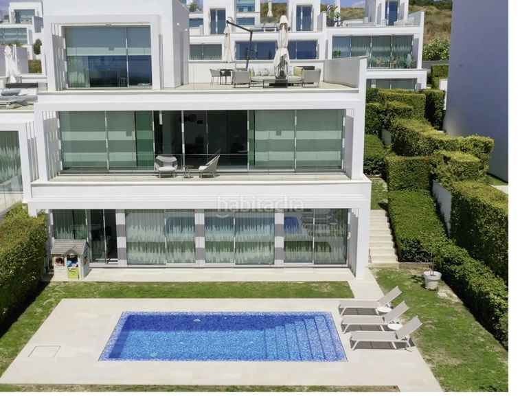 Foto 8f2f2307-c8b8-4136-a5e3-6862c6c0af73. Casa aparellada amb aparcament piscina a Sotogrande alto Sotogrande