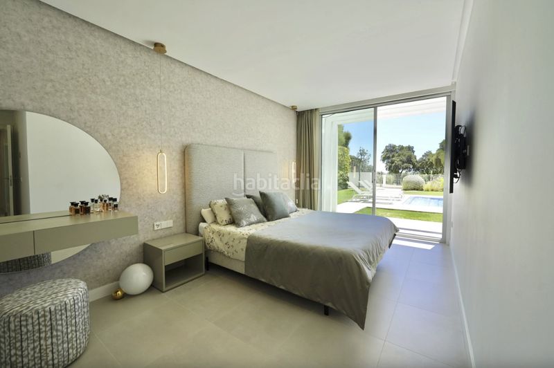 Foto 9385b6c6-8621-4e9d-b23b-8eb5b46e4fd8. Casa aparellada amb aparcament piscina a Sotogrande alto Sotogrande