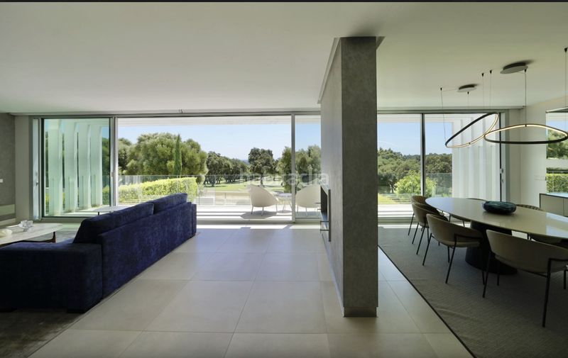 Foto a716db47-e684-4c3a-9d3b-c4ee4400cbd9. Casa aparellada amb aparcament piscina a Sotogrande alto Sotogrande