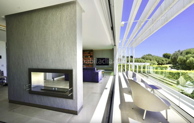 Foto e11fda18-c5d5-4c7e-88c4-e4e3f9ce0d4a. Casa aparellada amb aparcament piscina a Sotogrande alto Sotogrande