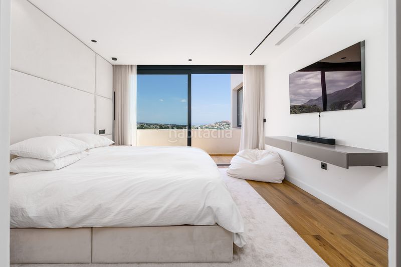 Foto 103f25f3-e18a-4fe7-be76-6fcb9f3cda14. Casa adossada amb piscina a La Quinta Benahavís