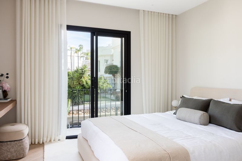 Foto d208a3d9-20ce-41de-8d74-2c66f6e4f2fc. Casa adossada amb piscina a La Quinta Benahavís