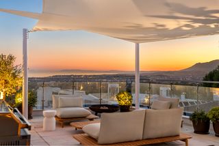 Casa aparellada a Sierra Blanca. Prime! exclusiva casa de diseño, con simulador de golf, ascensor