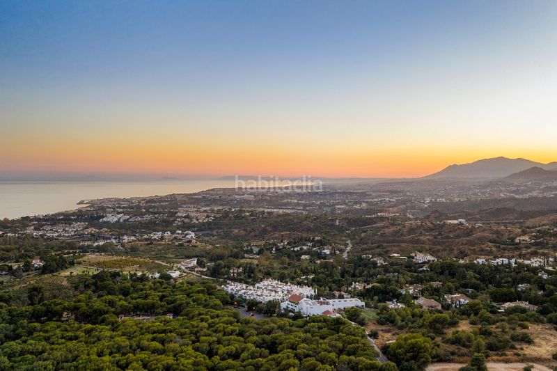 Foto 428a39d4-94de-4a47-8bb1-23eac0ea27a9. Casa aparellada amb aparcament piscina a Sierra Blanca Marbella