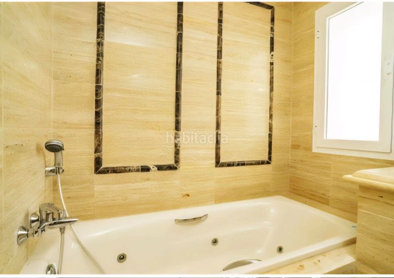 Foto 780a26a6-53a3-4396-8f3d-f2235e1ab0c6. Pis amb xemeneia aparcament piscina a Nagüeles Alto Marbella