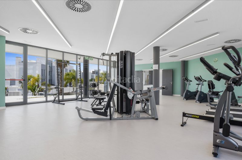 Foto c6e796ff-9248-41c5-8f6f-eb2b6e04d8ea. Apartament amb aparcament piscina a Cancelada Estepona