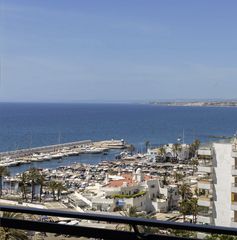 Apartament a Playa Bajadilla - Puertos. Primera línea de playa en el centro de marbella con terraza pano