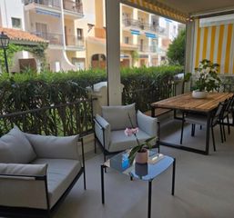 Apartment in Puerto Banús. ¡oportunidad única! bajo en esquina reformado en 1ª línea de pla