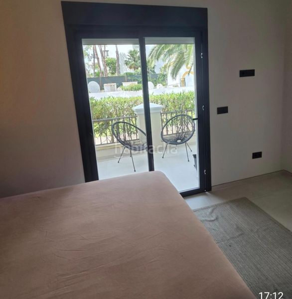 Foto 3d1f53e1-e1dd-41c3-9efa-6f8c0386a887. Apartament amb aparcament piscina a Puerto Banús Marbella