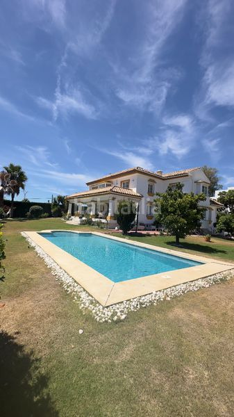 Foto c85ff67a-de1e-4357-8909-c1348a18d834. Xalet amb aparcament piscina a Guadalmina Alta Marbella