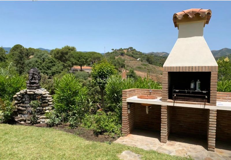 Foto b52eb19d-7b39-4b7a-849c-cfddfbce866c. Casa amb xemeneia piscina a El Velerín Estepona