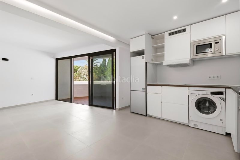 Foto c7b604d8-3f57-40e7-9921-caf2e8800229. Apartament amb piscina a Marbesa Marbella
