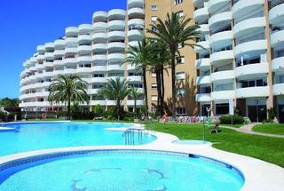 Apartment in Marbesa. Se vende apartamento-local en urb.marbesa (marbella) a 400mts de