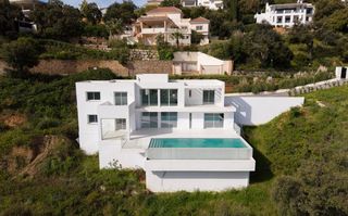Chalet in La Mairena. Villa a estrenar en urb.la mairena con 4dorm.y 3 baños.vistas ma