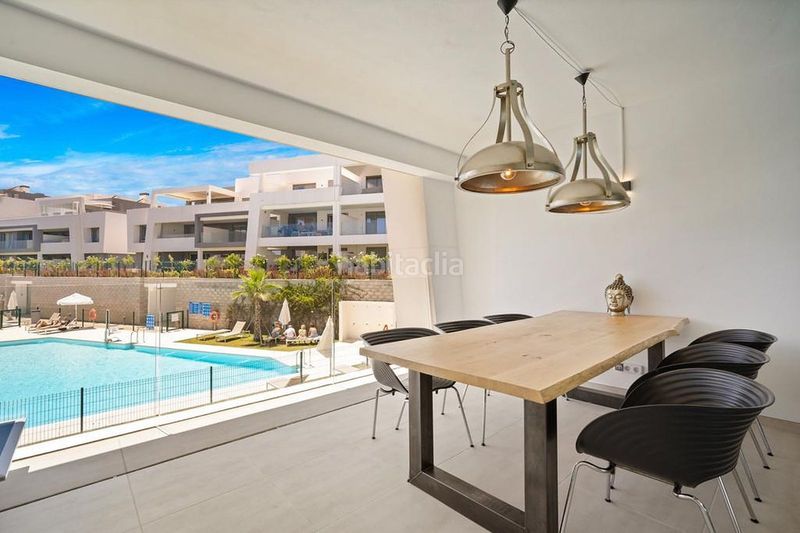 Foto 5b6a2f7a-f242-4da9-b5fa-b806074ba22c. Apartament amb aparcament piscina a El Velerín Estepona