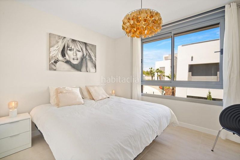 Foto 68c9cdad-a969-4aa4-8427-f8719ee7d181. Apartament amb aparcament piscina a El Velerín Estepona