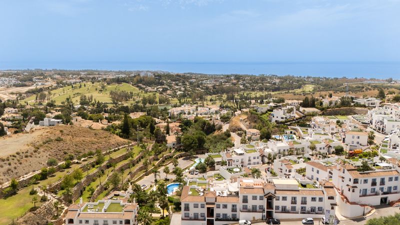 Foto ce0b5e98-36e5-4d9e-b2b7-1c21840a9dd4. Àtic amb aparcament piscina a Benahavís pueblo Benahavís