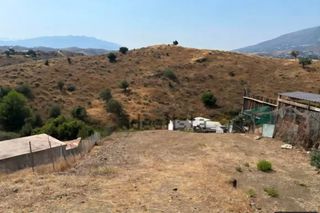 Finca rústica a Campo de Mijas. ¡terreno rústico casi llano con preinstalación de luz junto a ca