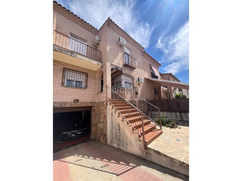 Foto 14ef4ec3-381a-40a7-9f89-a78f3c438d77. Semi detached house in calle carlos saura 58 in Parque Manuel de Vega-Carretera de Ugena Illescas
