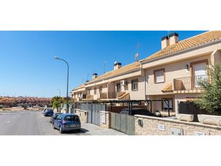 Casa adossada  Avenida juan carlos i 40. Listo para entrar