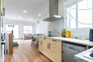 Maison jumelée  Carrer granada 8. Casa unifamiliar reformada estructuralmente y completamente en v