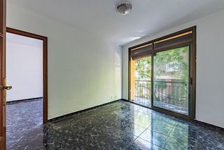 Pis  Carrer de les roselles 46. ?? amplia vivienda exterior de 84 m² con ascensor y balcón en fi
