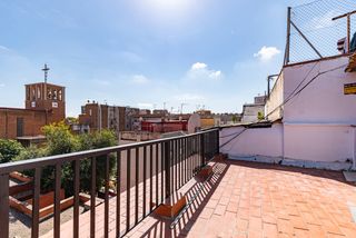 Attico  Carrer de torí. Ático reformado a estrenar con terraza de 12 m² en badalona  se