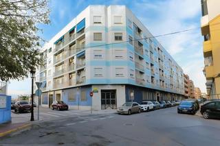 Oficina a Carrer 1 de maig 30. Espectacular local en tavernes blanques.