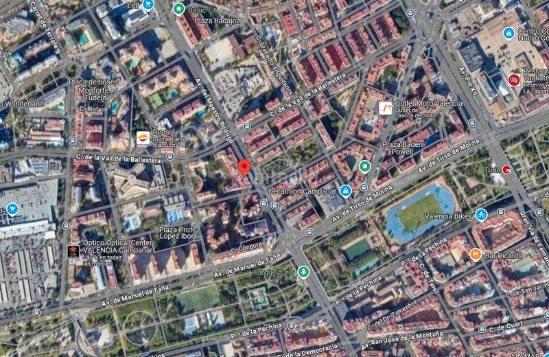 Foto 8b2d5061-3538-435c-b263-696f2191957e. Aparcament cotxe a avinguda del mestre rodrigo 19 a Valencia