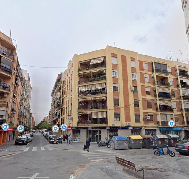Foto 94383c81-2b83-4de5-a58b-d7b8dbe8b13a. Local commercial dans carrer de jerónima galés 18 dans Valencia