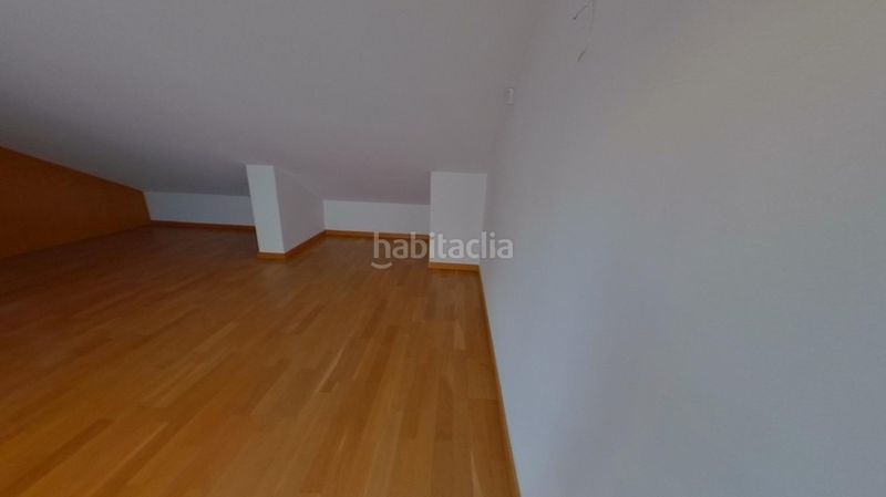 Foto bafe0ae3-85ef-43ea-b037-35e13e0bc7d8. Àtic amb calefacció aparcament a Russafa Valencia
