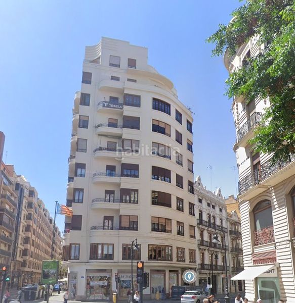 Foto d114a36d-5766-4f76-96f5-5549177ef894. Àtic amb calefacció aparcament a Russafa Valencia