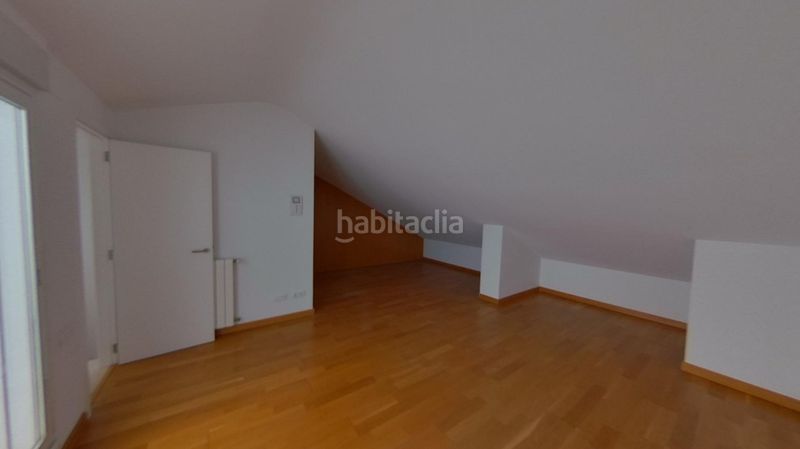 Foto e195bde0-3b0b-4217-8253-8660e82133e5. Àtic amb calefacció aparcament a Russafa Valencia