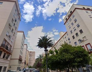 Pis  Carrer pintor josé mongrell 11. Magnífico piso en zona blasco ibañez.