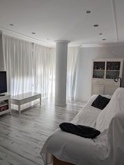 Piso  Carrer del mestre arrieta. Vivienda de 3 dormitorios y dos baños. dos aparcamientos y trast