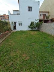 Casa adosada en La Punxa. Casa adosada con jardín, garaje 4 coches, estudio, trastero