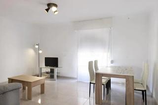 Location Appartement  Carrer de mallorca. Económica, bien ubicada y en excelente estado. parking opcional.
