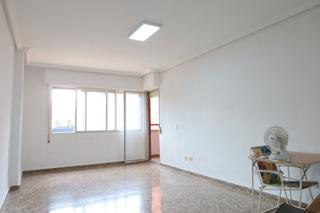 Location Appartement  Carrer de josep belda. Alquiler piso de 3 habitaciones con parking. sin amueblar. contr