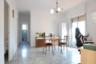 Etagenwohnung  Plaça roger de lluria. Piso en venta para familia o inversión