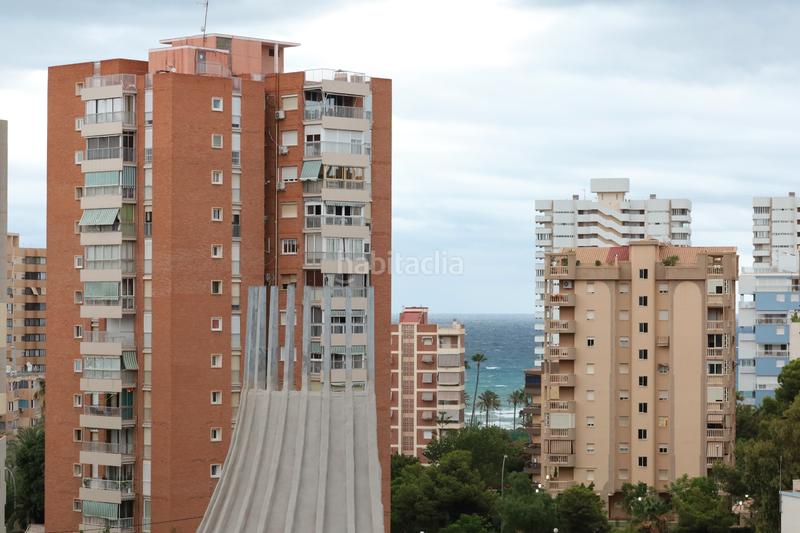 Foto cb7082d1-2695-4f4a-a915-f41dbca8ef95. Alquiler ático espectacular ático con terraza chill out en alquiler temporal en Alicante