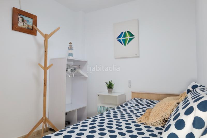 Foto f6dbbc93-ad0a-452e-835c-63c0bb779f4f. Lloguer àtic amb calefacció aparcament piscina a Alicante