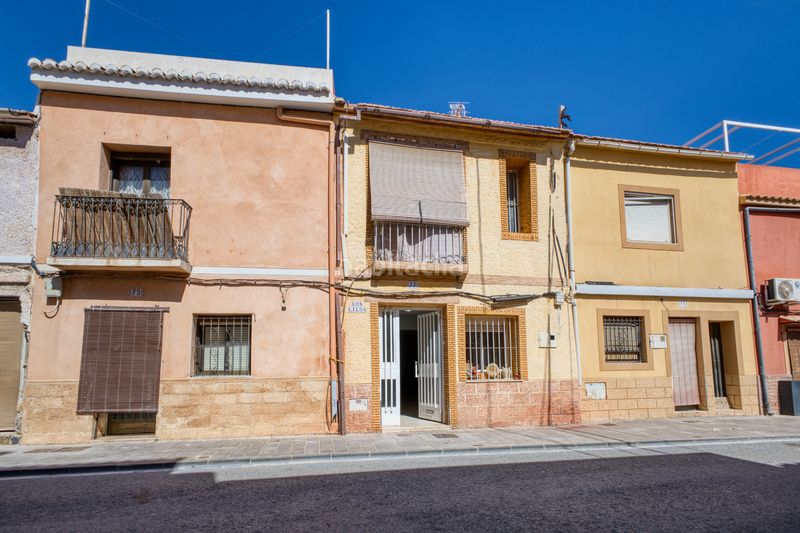 Foto 4f8b64da-8d7d-4bdb-a87e-a5f60ce52289. Casa adossada amb xemeneia calefacció a Bellavista-Capiscol-Frank Espinós San Juan de Alicante