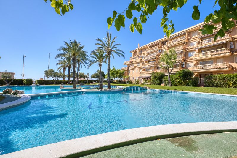 Foto a81c6257-f7cd-43f4-bdfe-7abe184017af. Pis amb calefacció aparcament piscina a Campello Playa Campello (el)