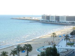 Location Appartement  Calle de la virgen del socorro. Playa postiguet. parking. a/a. wifi
