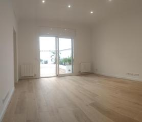 Location Appartement  De sant crispí. Planta baja con patio interior totalmente reformada.